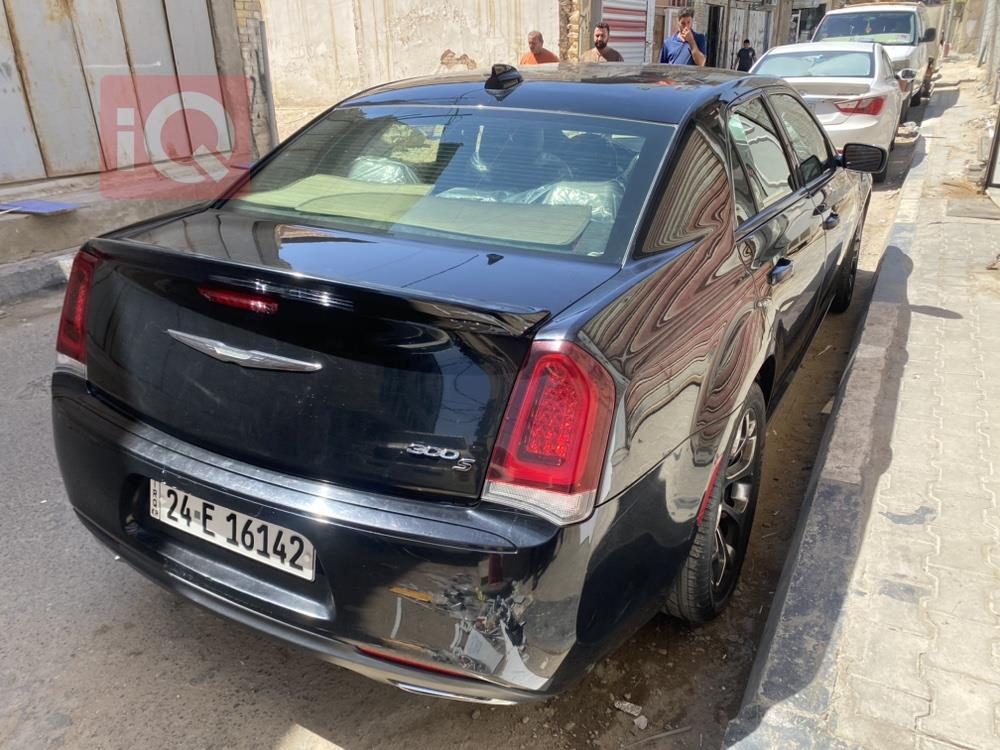 کرایسلەر 300